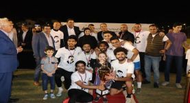 وزير الاتصالات د.عمرو طلعت يُسلم كأس البطولة الرمضانية ICTBALL 2022  لفريق الشركة المصرية للاتصالات